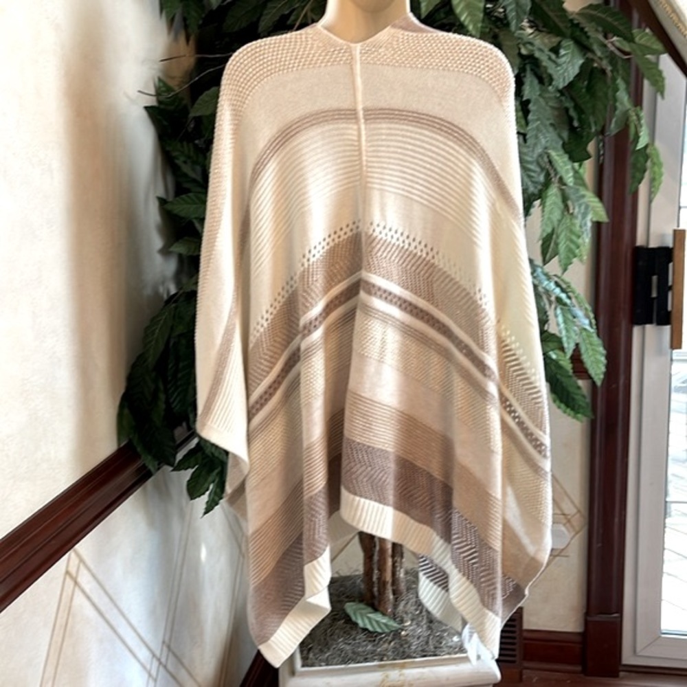 WHBM MIXED TEXTURE RUANA - Picture 6 of 8